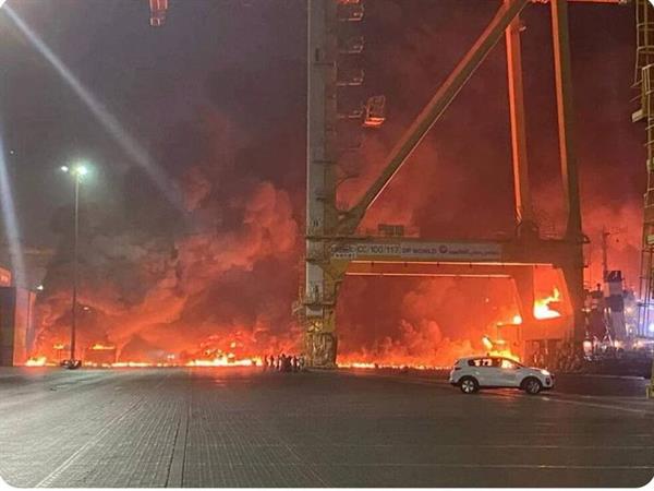 وقوع انفجار مهیب یک کشتی تجاری در بندر «جبل علی» دبی